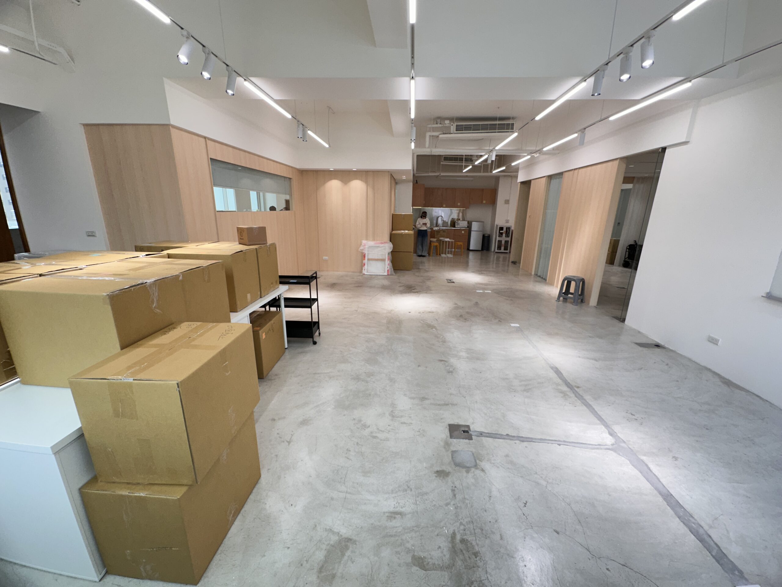 新家辦公室上架前實景